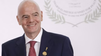 Presidente da Fifa, Gianni Infantino, em evento pela paz.
