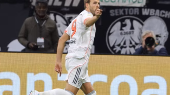 Harry Kane comemora gol marcado pelo Bayern de Munique sobre o Frankfurt, pela Bundesliga.