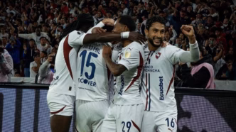 Jogadores da LDU comemoram gol contra o Palmeiras na Libertadores.