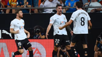 Corberán e meio-campo do Valencia — foto ilustrativa