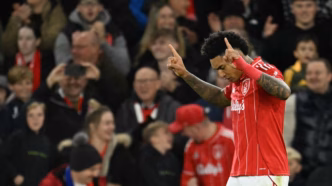 Igor Jesus comemora gol pelo Nottingham Forest na Europa League