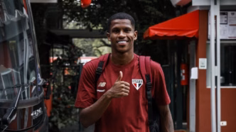 Isac em ação pelo Sub-20 do São Paulo