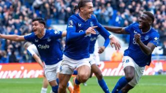 Jack Grealish comemora gol do Everton contra o Crystal Palace na Premier League.