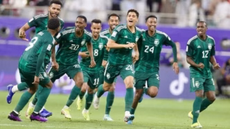 Jogadores da Arábia Saudita comemorando a classificação para a Copa do Mundo de 2026.