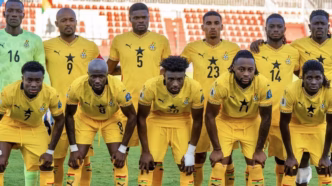 Jogadores da seleção de Gana em campo antes da partida contra Ilhas Comores, válida pelas Eliminatórias da Copa do Mundo.