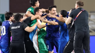 Jogadores do Uzbequistão comemoram vaga para a Copa do Mundo de 2026