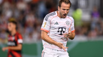 Harry Kane comemora gol pelo Bayern de Munique em partida da Copa da Alemanha.