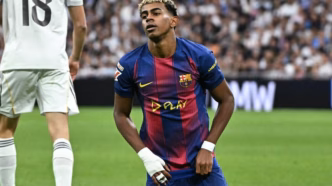 Lamine Yamal em ação durante o clássico entre Barcelona e Real Madrid.