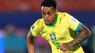 Léo Derik, lateral do Athletico-PR, com a camisa da Seleção Brasileira no Mundial sub-20.