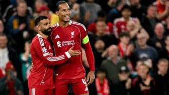 Virgil van Dijk e Mohamed Salah em ação pelo Liverpool na Champions League.