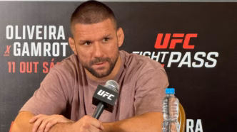 Mateusz Gamrot em coletiva de imprensa do UFC Rio, demonstrando confiança.