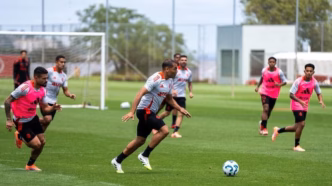 Treino do Internacional no CT Parque Gigante com foco em Mercado.