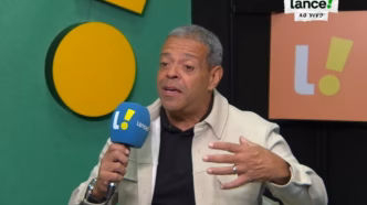 Marcelo Rodrigues, comentarista, durante a transmissão de Paraná x Passo Fundo pelo Campeonato Brasileiro de Futsal.