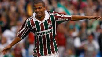 Mariano comemora o gol que abriu o placar para o Fluminense contra o Internacional no Brasileirão 2010.