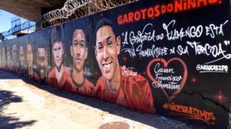 Memorial em homenagem aos garotos do Ninho do Urubu.