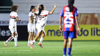 Milene comemora seu gol pelo São Paulo na Libertadores Feminina.