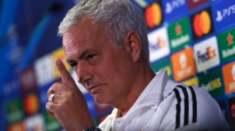 Jose Mourinho em coletiva de imprensa antes de partida do Benfica.