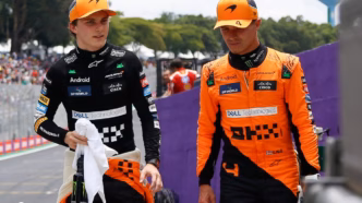 Oscar Piastri e Lando Norris em ação na Fórmula 1 durante o GP de Singapura.