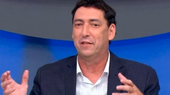 Paulo Vinícius Coelho (PVC), jornalista esportivo, comentando futebol.