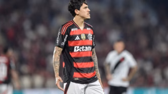 Pedro comemora gol do Flamengo em partida válida pelo Campeonato Brasileiro de 2025.