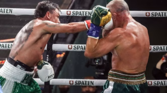 Acelino 'Popó' Freitas comemorando vitória sobre Wanderlei Silva no Spaten Fight Night.