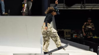 Rayssa Leal em ação durante uma etapa da SLS em Miami, 2025.