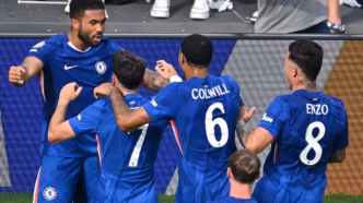 Reece James comemora gol pelo Chelsea, mostrando sua importância para o clube.
