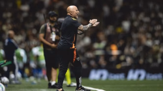 Sampaoli em clássico entre Atlético-MG e Cruzeiro pelo Campeonato Brasileiro.
