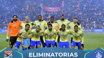 Jogadores da Seleção Brasileira em campo durante partida