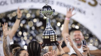 Taça da Libertadores Feminina 2023 em destaque, símbolo da competição.