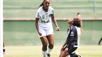 Tipa comemora gol do Botafogo contra o Vasco no Carioca Feminino.