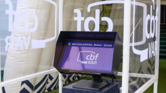 Decisão polêmica da arbitragem em Red Bull Bragantino x Grêmio pelo Brasileirão.