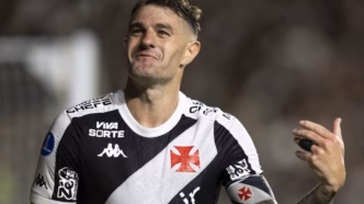 Pablo Vegetti comemorando um gol pelo Vasco da Gama em partida de 2025.