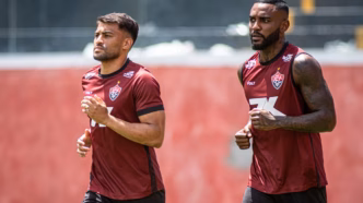 Ronald e Ramon treinam no CT do Vitória antes da partida contra o Santos pelo Brasileirão.