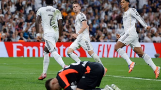 Vini Jr comemora um de seus dois gols marcados pelo Real Madrid contra o Villarreal.