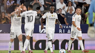Vini Jr comemora gol em partida do Real Madrid.