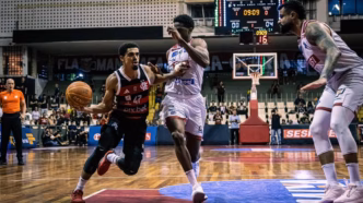 Lucas Dias e Georginho em jogo do NBB pelo Sesi Franca.