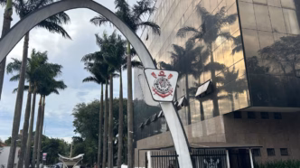 Votação de impeachment no Parque São Jorge, sede do Corinthians.