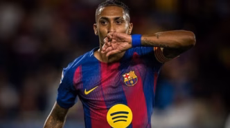 Raphinha em ação pelo Barcelona, em jogo importante.