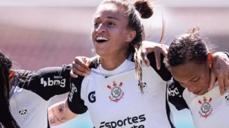 Ariel Godoi, meia do Corinthians, em preparação para a Libertadores Feminina.