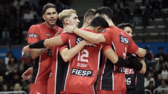 Sesi Bauru em ação durante a partida da Superliga Masculina contra o Joinville.