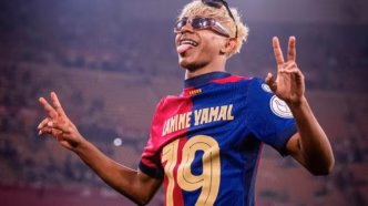 Lamine Yamal comemora gol pelo Barcelona em provocação ao Real Madrid.