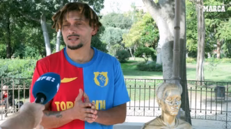 Aitana Bonmatí busto dourado Barcelona — foto ilustrativa
