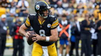 Aaron Rodgers em ação pelo Pittsburgh Steelers.