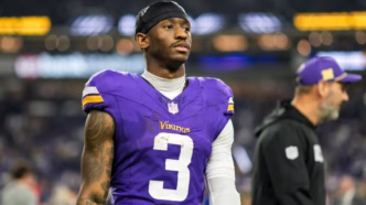 Jordan Addison dos Vikings recebendo passe.