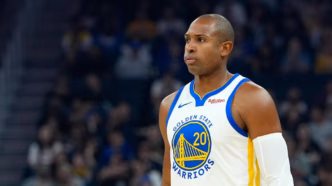 Al Horford em coletiva de imprensa discutindo sua transferência da NBA.