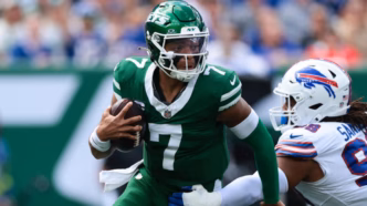 Justin Fields, quarterback do New York Jets, em ação.