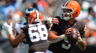 Dillon Gabriel, quarterback dos Cleveland Browns, em ação.
