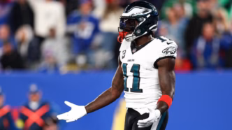 Jogadores do Philadelphia Eagles em campo durante partida.
