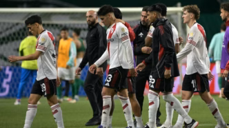 River Plate em campo durante jogo da Libertadores 2025 contra o Palmeiras.